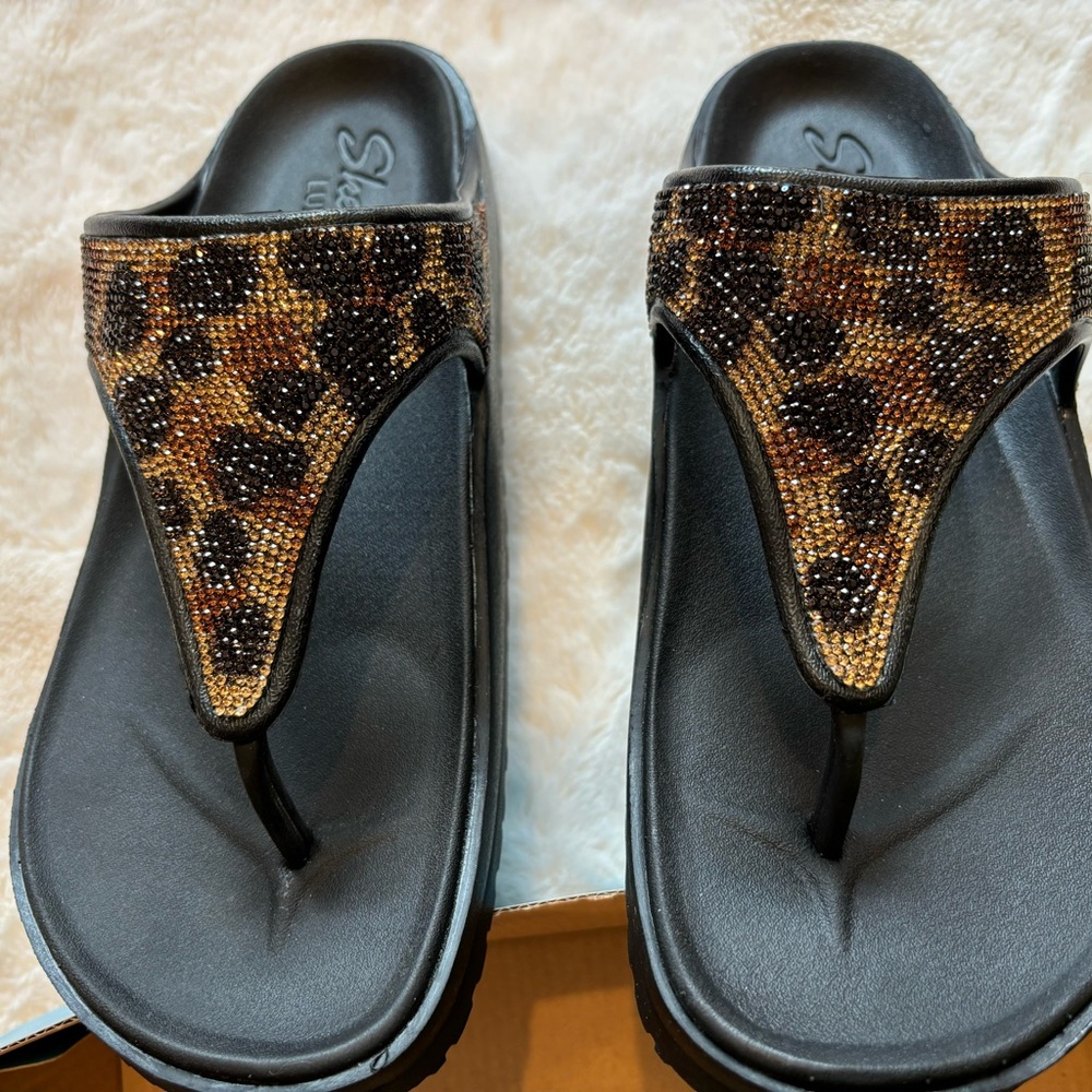 NWT Skechers Leopard Print Sandals Black and Brown Size 9 - Picture 3 of 9